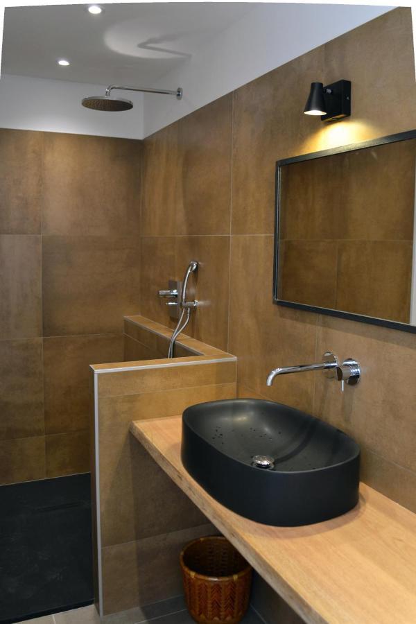 Bed and Breakfast Les Cheneslierres Lourmarin Esterno foto