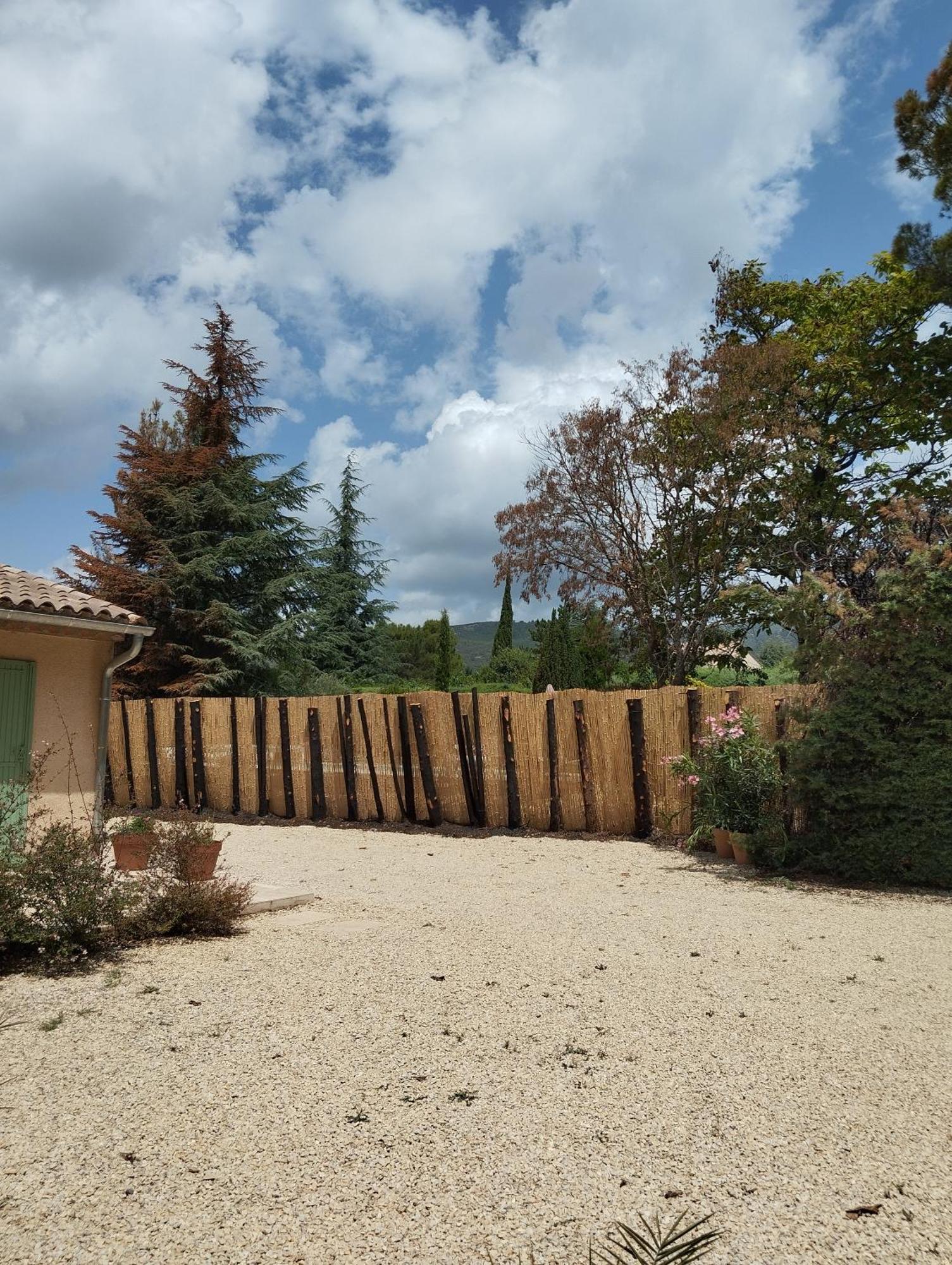 Bed and Breakfast Les Cheneslierres Lourmarin Esterno foto